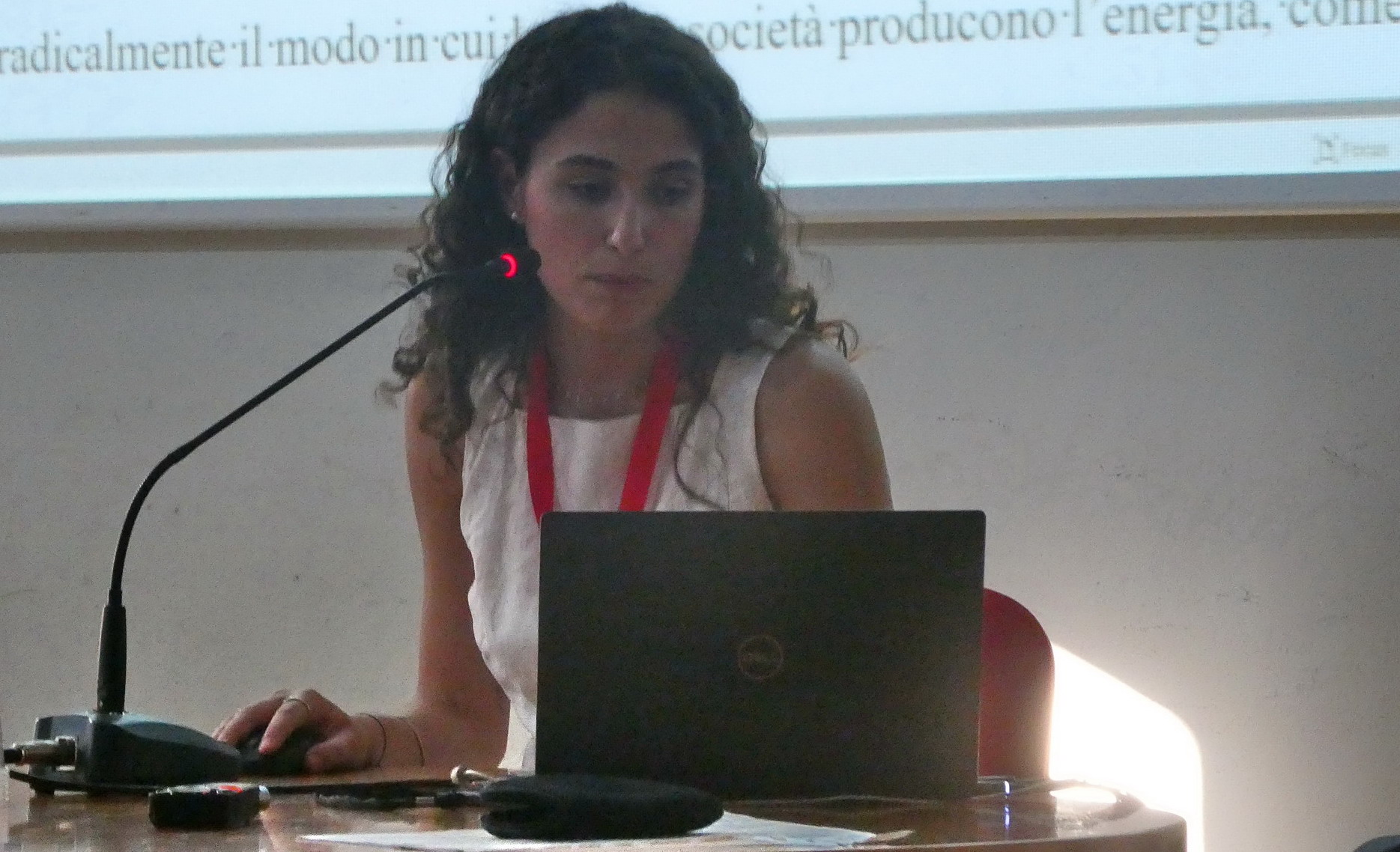 Silvia Meddi legge la relazione di Ingravalle