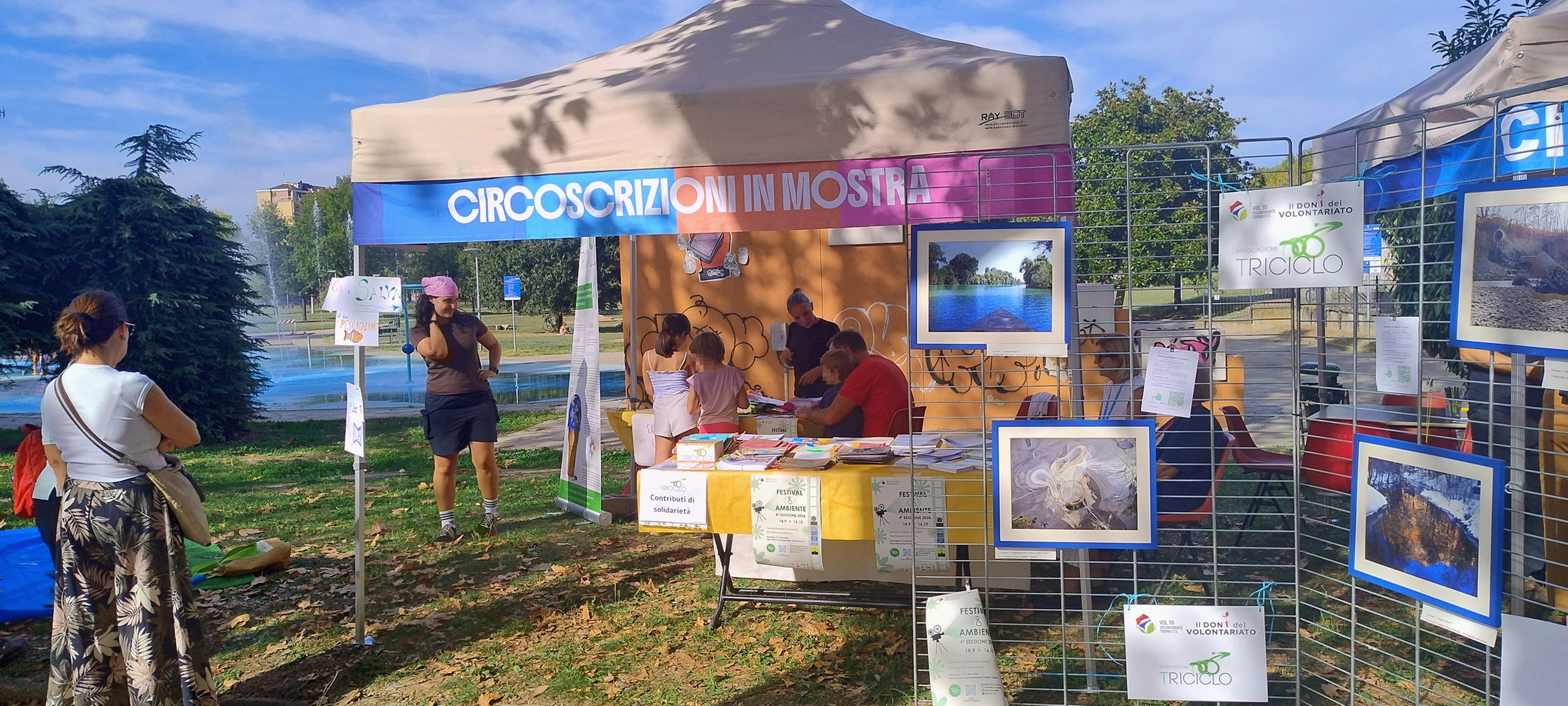 I primi bambini arrivano allo stand
